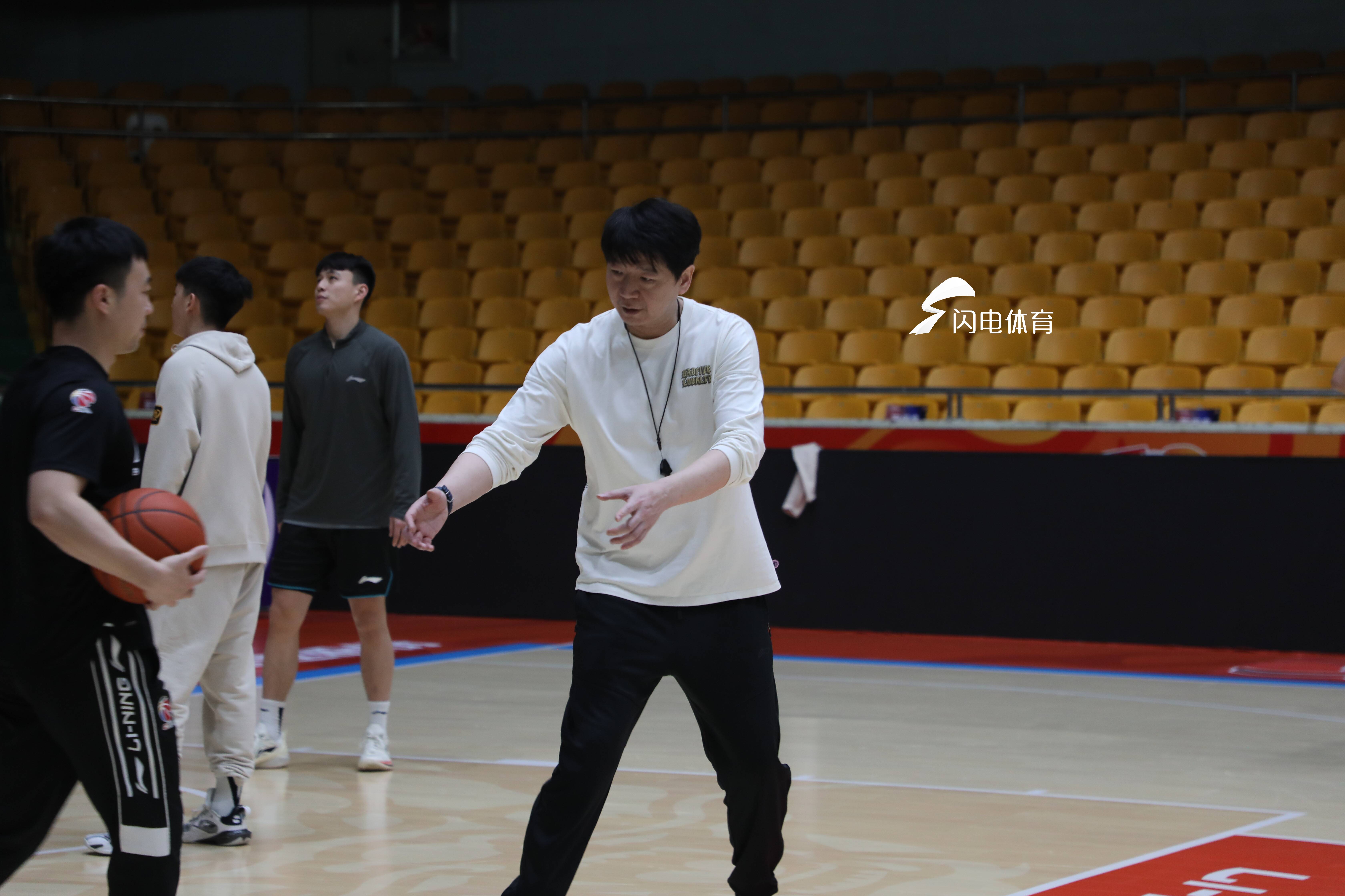 乐鱼官方网站-关于山东男篮冲刺阶段调整名单，志在NBA常规赛名次提升，目标明确，资深球员宣示担当的信息