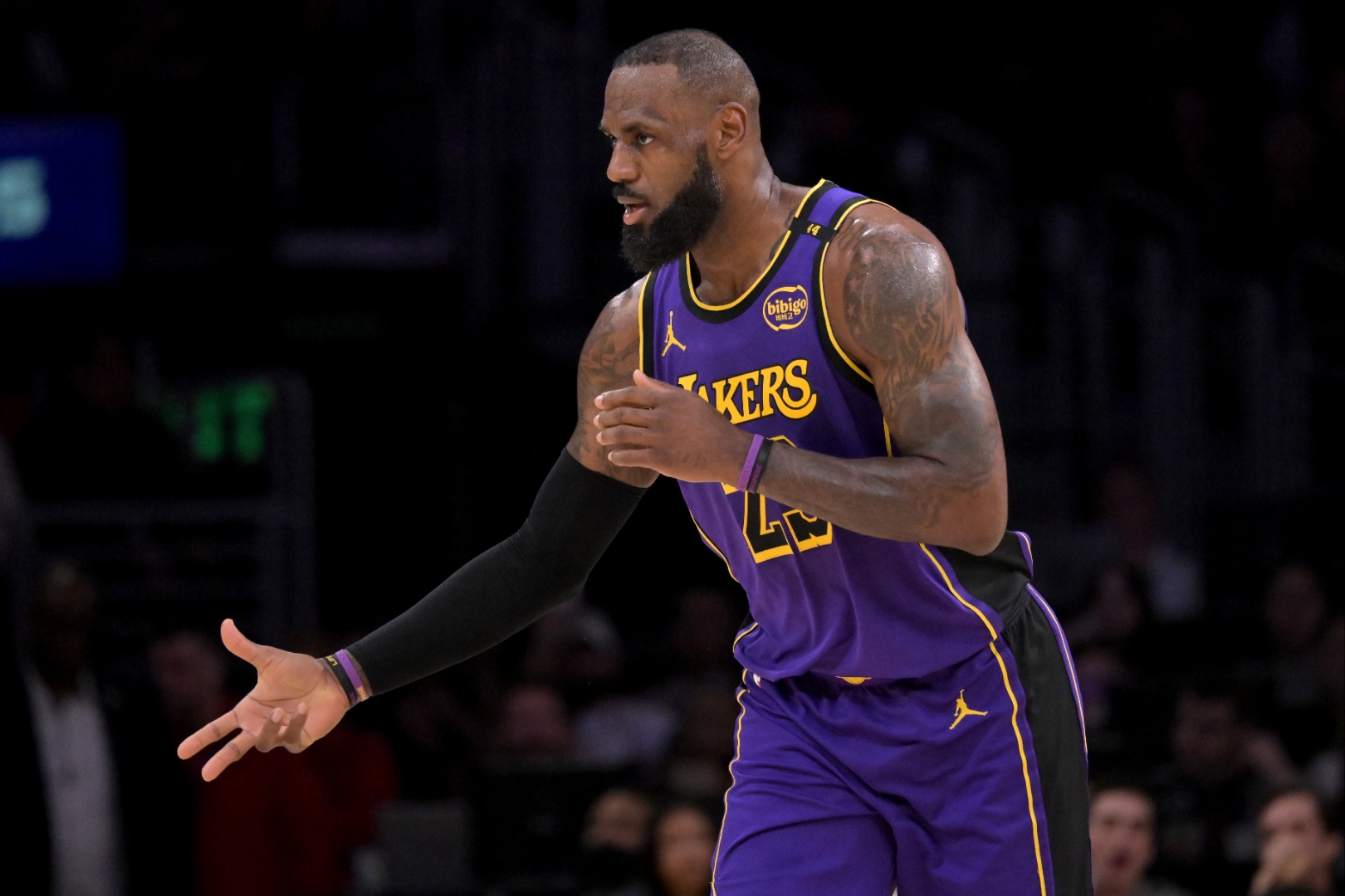 乐鱼app-包含窗口期体能课后，阿斯顿维拉迎来里程碑备战NBA常规赛，引发热议，临场指挥获称赞的词条